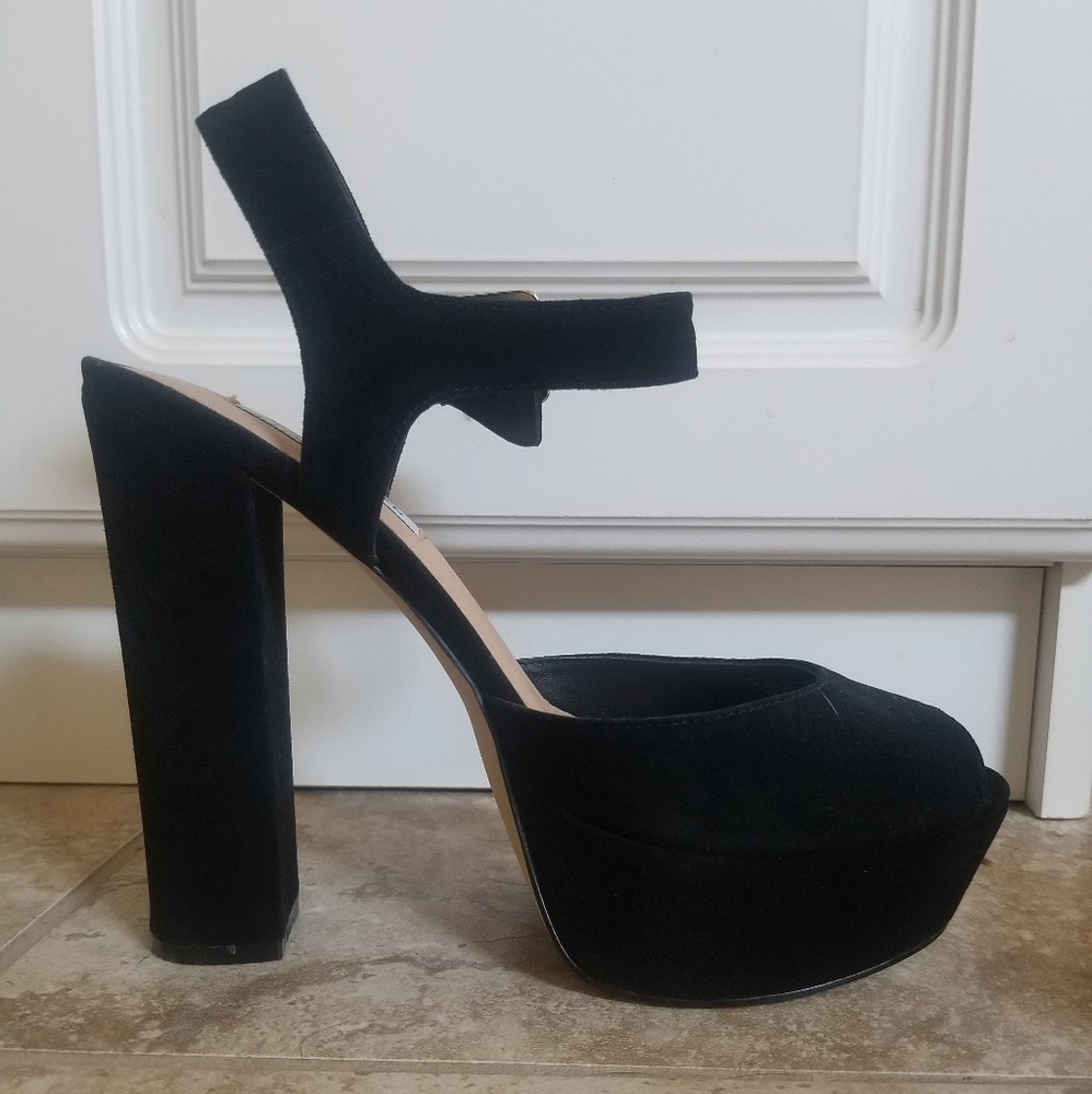Steve Madden black velvet heels